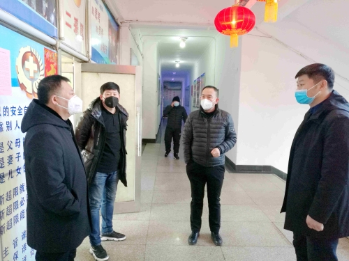 七台河公司新建煤矿组织党员干部深入基层检查疫情防控工作。。。。。（李春铭 摄）