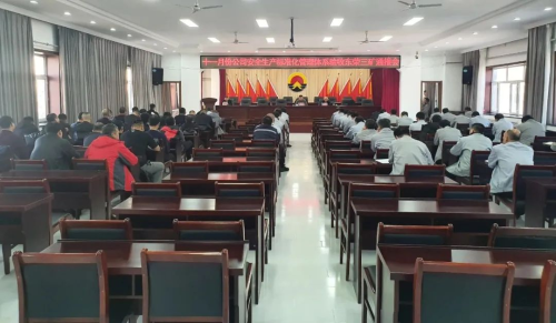 11月20日，，，，，，，，公司安全生产标准化管理体系验收组到东荣三矿